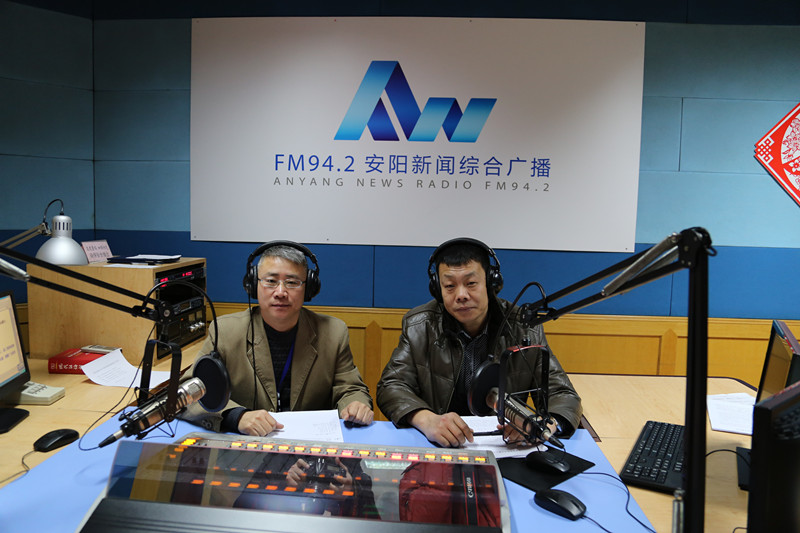 益和熱力公司董事長(zhǎng)、總經(jīng)理?xiàng)钣婪逶谖沂芯W(wǎng)上市民之家與廣大用戶群眾及網(wǎng)友進(jìn)行了在線交流溝通